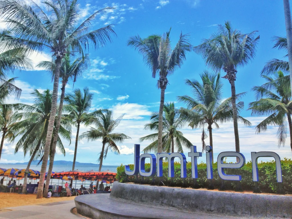 中天海灘 ( 喬木提恩海灘 ) Jomtien Beach